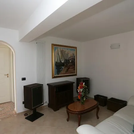 Le Roverelle Di Gorleri Affittacamere 3*