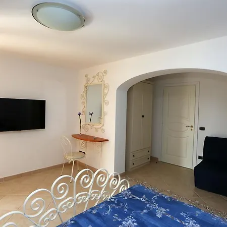 Le Roverelle Di Gorleri Affittacamere 3*